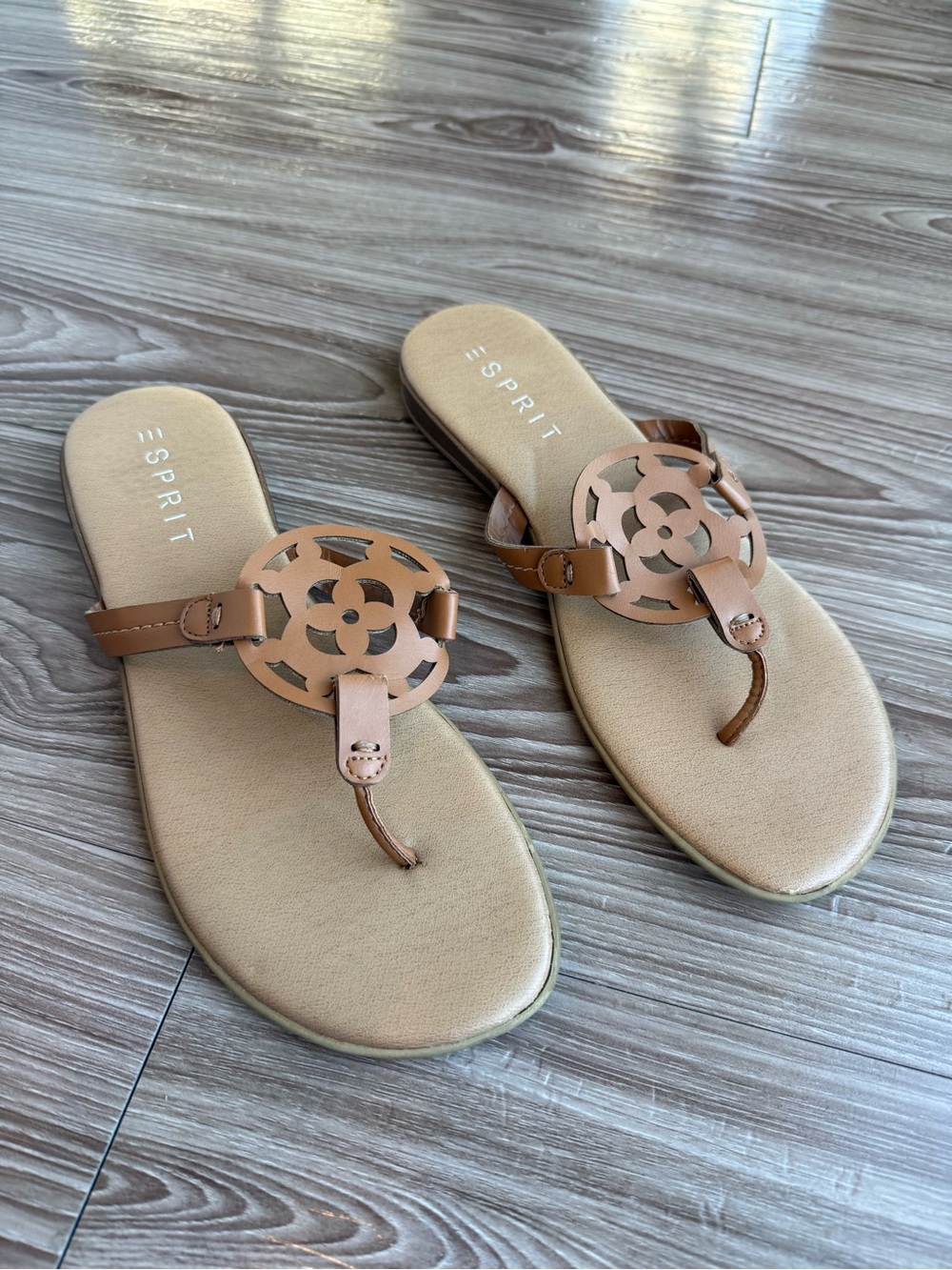 Esprit Women's Brown Leather Cutout Medallion Toe-Post Sandals - Size 9